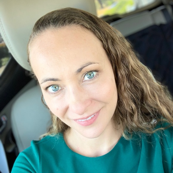 Meet your Posher, Beth - Picture 3 of 3